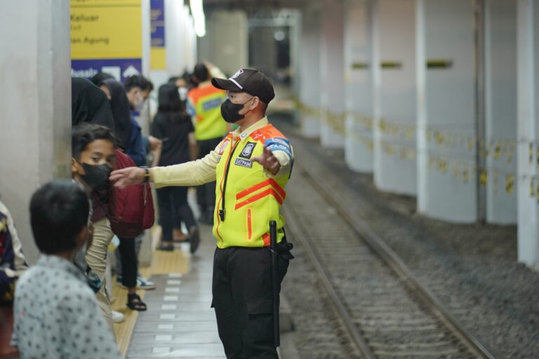 KAI-Commuter-Lakukan-Antisipasi-3-4